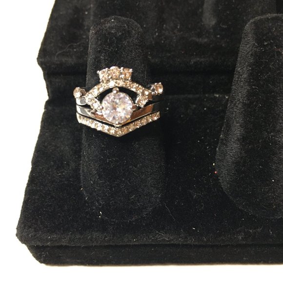 ring - Picture 2 of 12